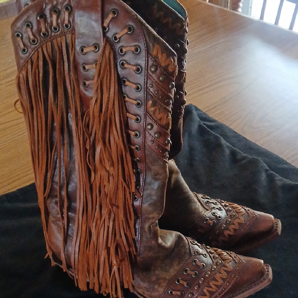 FRINGED Corral BOOTS!